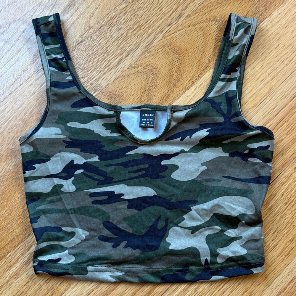 SHEIN Olive & Black Camo XS Crop Tank